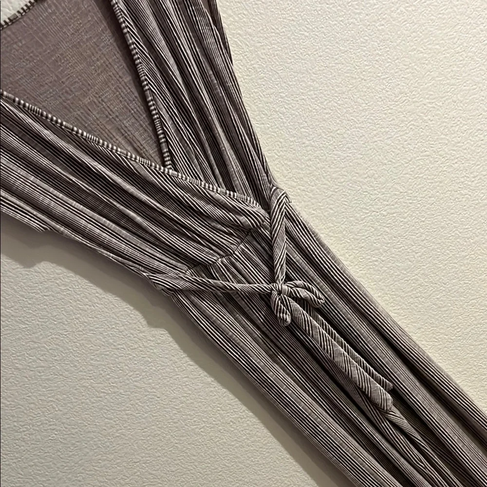 Gray Satin Jumpsuit with Relaxed Fit and Pleated Details - Picture 5 of 5
